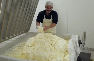 Le lait cru sort de sa posture défensive