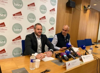 Emmanuel Macron ne veut « pas courir derrière la colère »